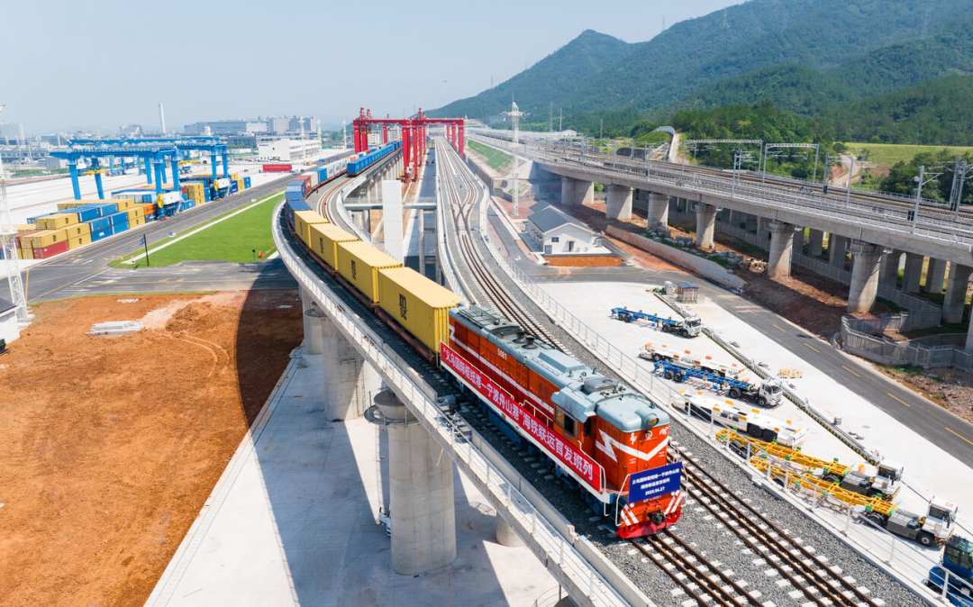 宁波舟山港海铁联运创里程碑，年业务量初次突破200万标箱