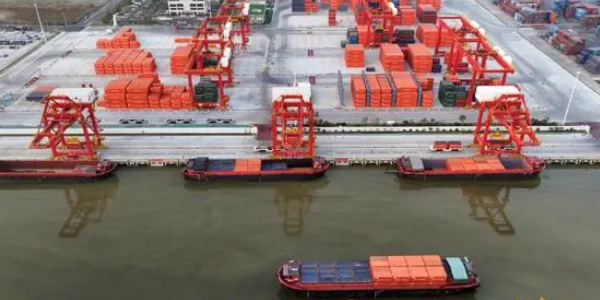 首批佛山瓷砖、建材通过集装箱海运到达济宁港