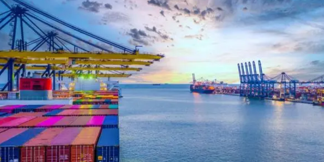 地中海西部港口拥挤，船舶被迫在海上期待