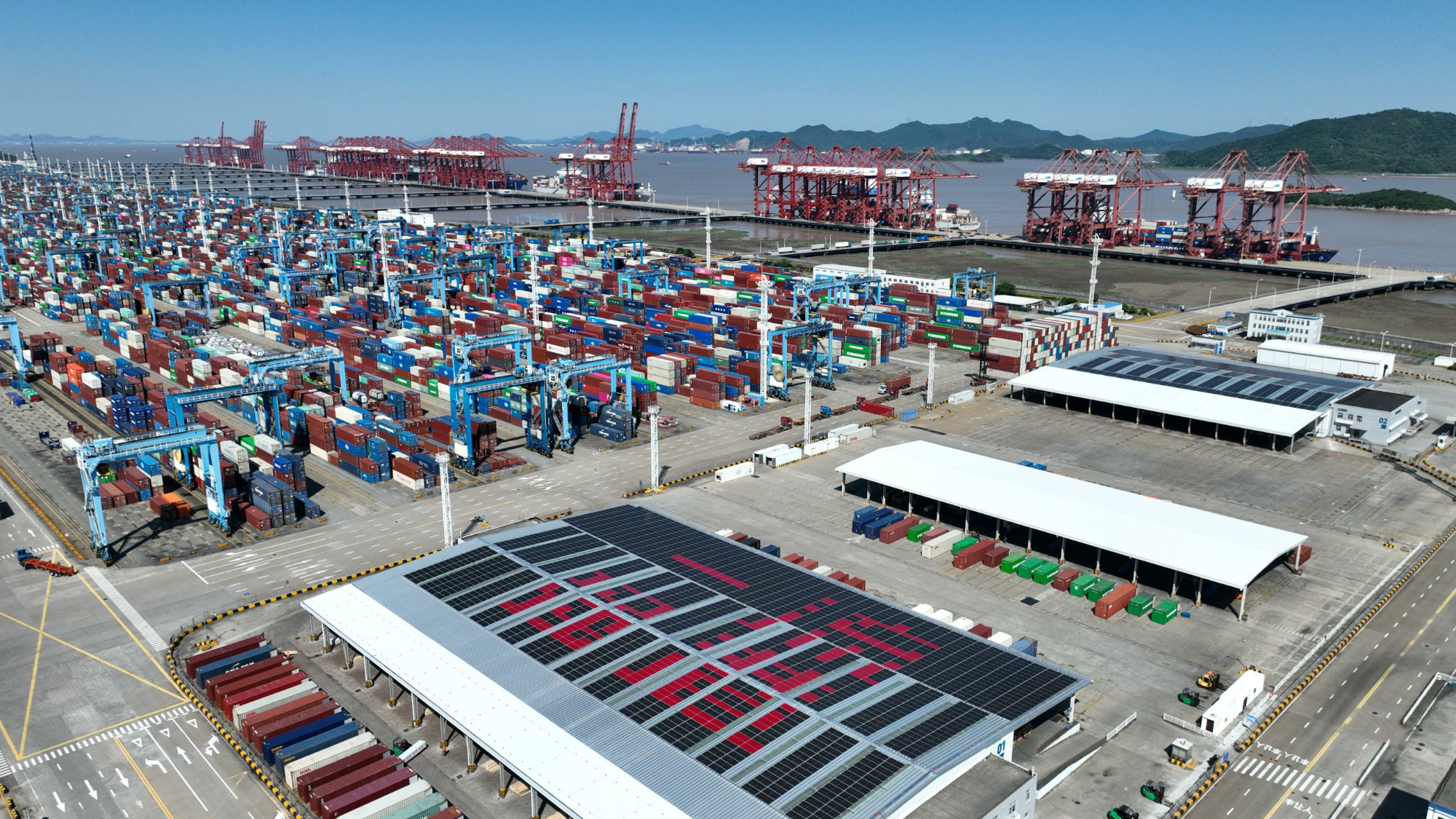 宁波舟山港2025年集装箱吞吐量突破3000万标箱，创汗青新高